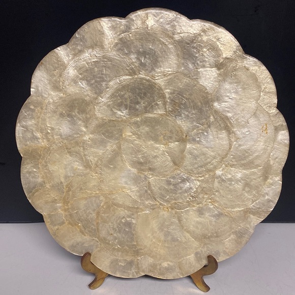 Hallie St Mary Inc Capiz Shell Charger Plates Placemat Set of Three - Picture 3 of 17